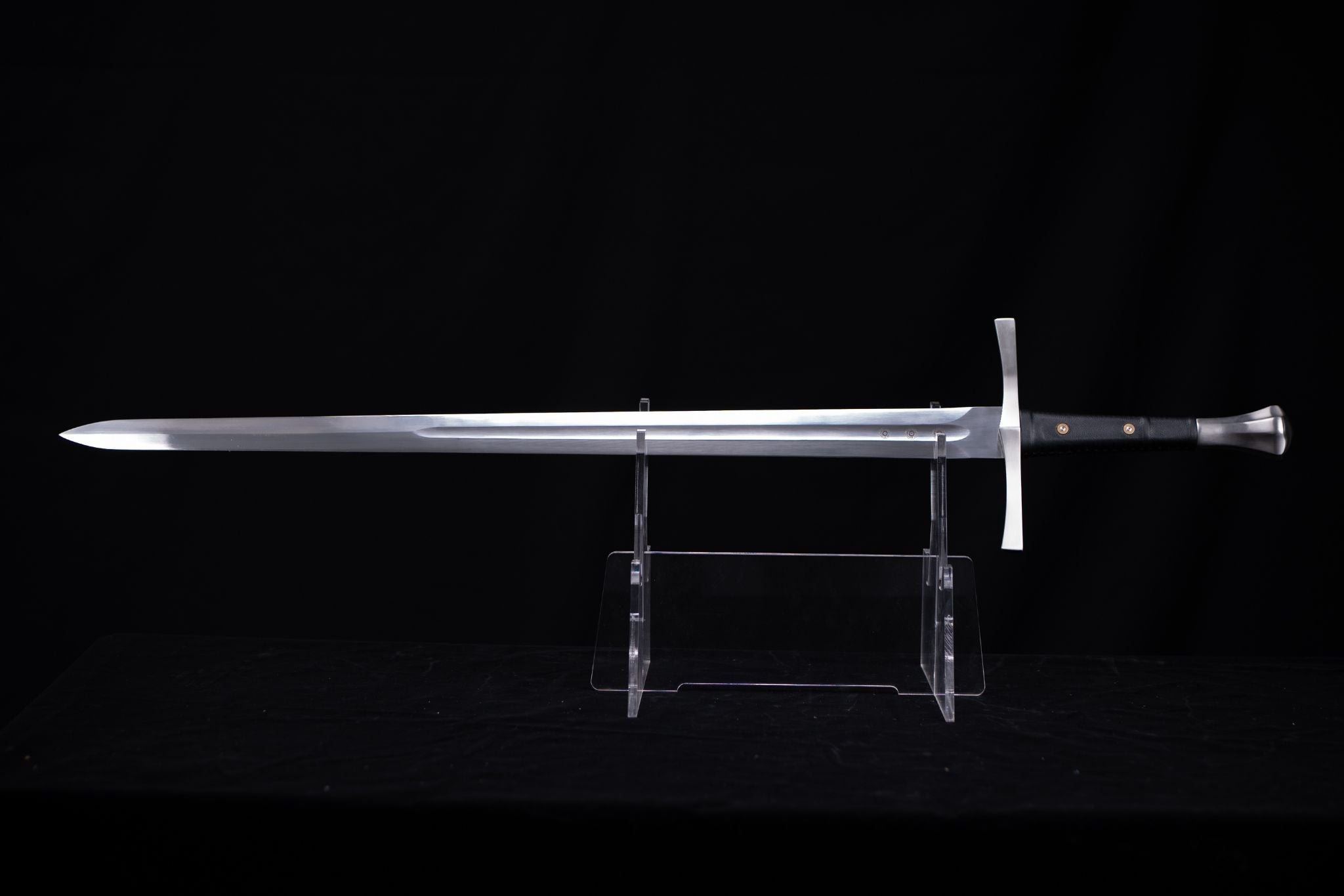 Ravenfang Longsword – 5160 Steel – 46.4 in – detail 2