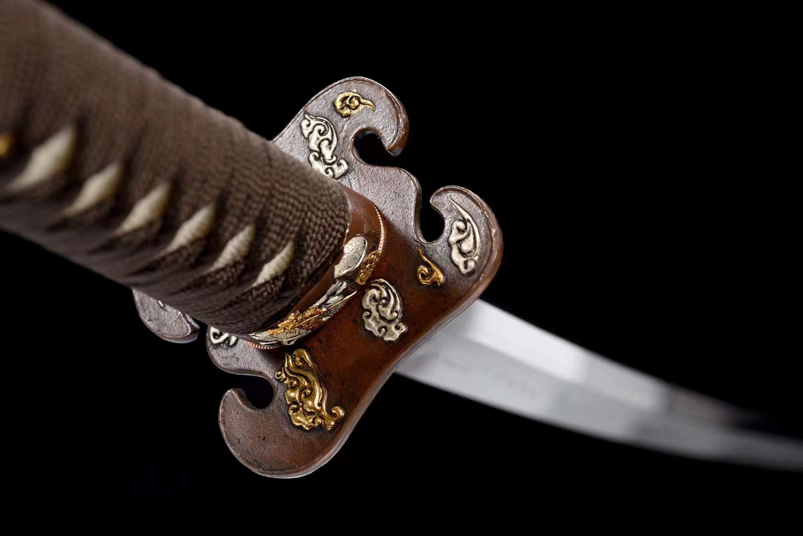雪を踏む放浪の竜 Wakizashi Sword T10 Steel Hamon Mirror grinding
