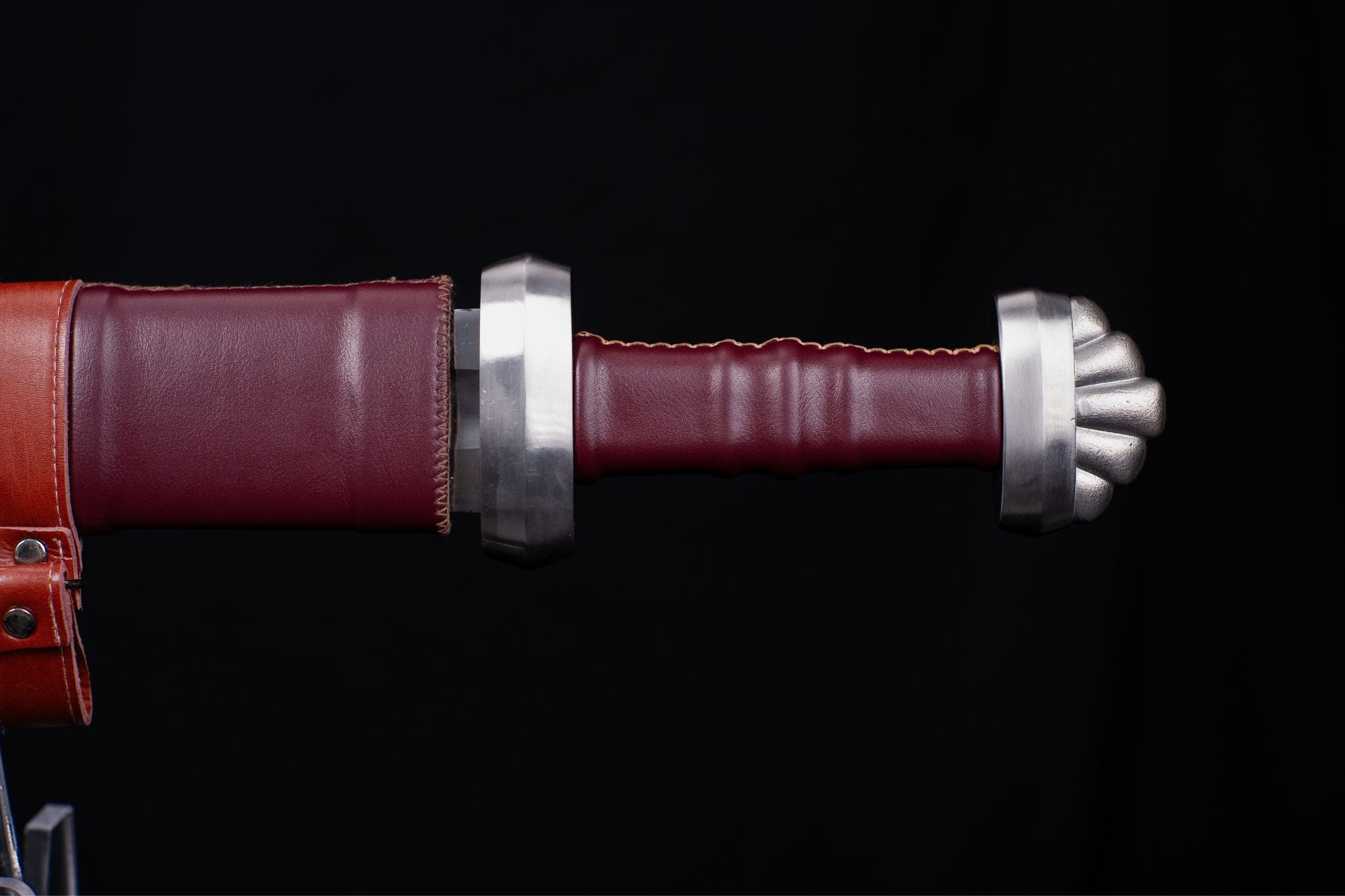 Crimson Valor Spring Steel Viking Sword – detail 4