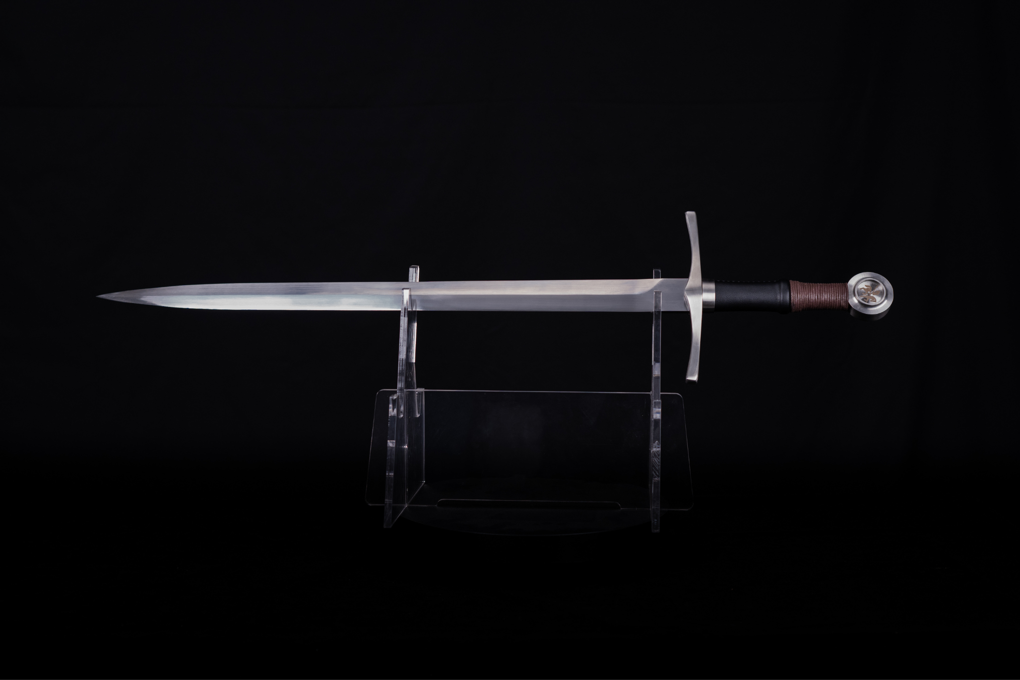Blackthorn Spring Steel Bastard Sword – 37.8 in – detail 5