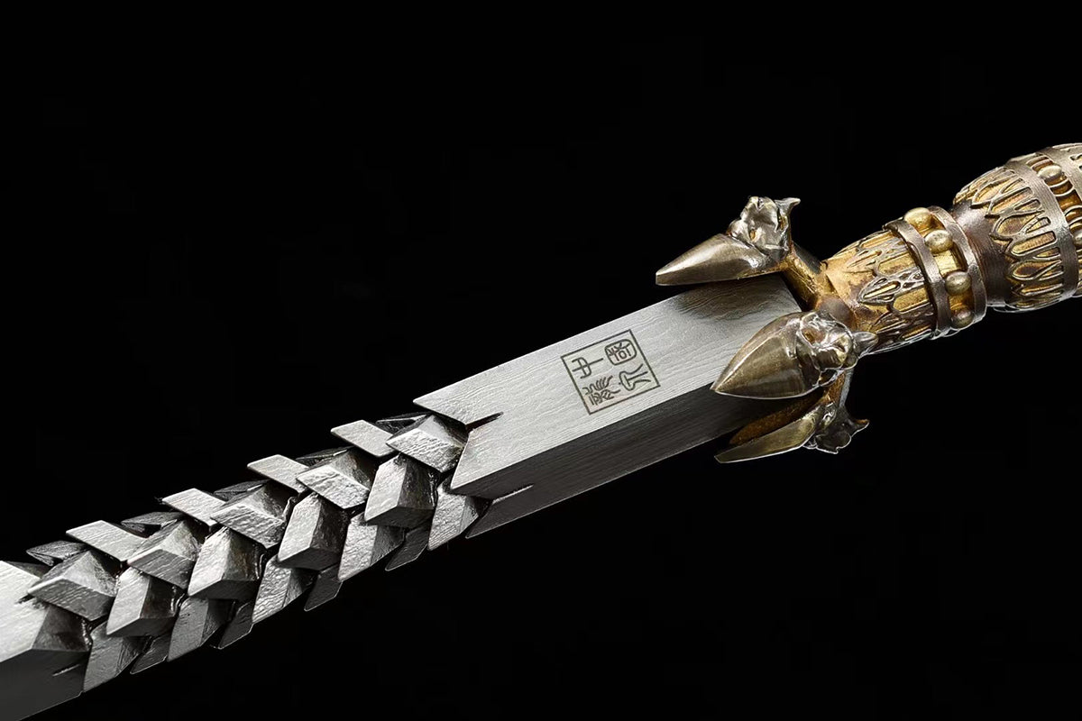 Collection d'armes spéciales faites à la main 龙鳞锏