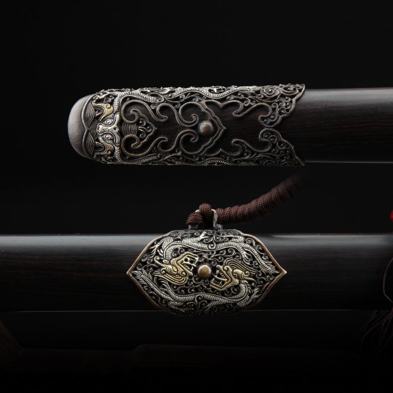 Épées De Roi Chinois à Thème De Dragon En Acier De Damas En Bois De Santal Noir Fait à La Main