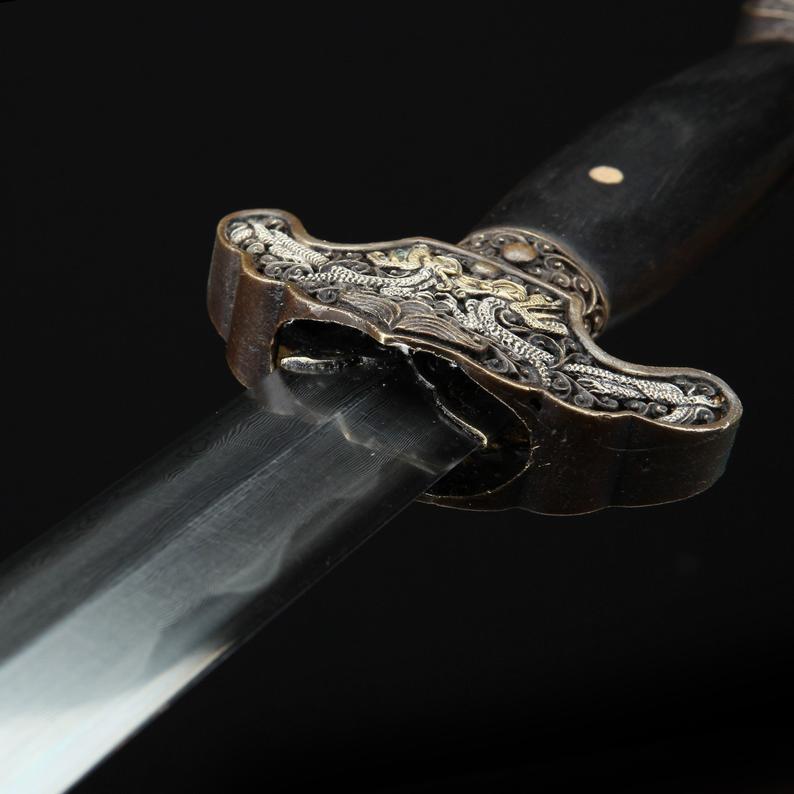 Épées De Roi Chinois à Thème De Dragon En Acier De Damas En Bois De Santal Noir Fait à La Main