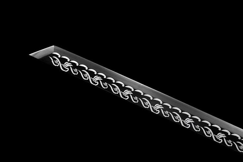 Épée chinoise faite à la main de la dynastie Tang, véritable lame noire en acier à haute teneur en manganèse, crâne