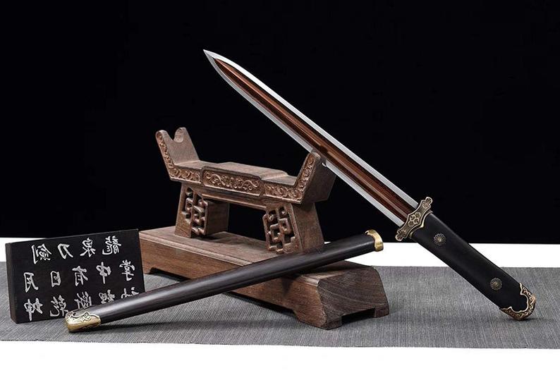Épées chinoises faites à la main de la dynastie Tang, véritable épée de haute qualité, en acier damas, fourreau en ébène aiguisé