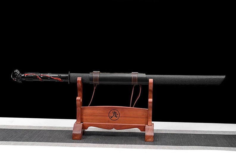 Épée chinoise faite à la main de la dynastie Tang, véritable lame noire en acier à haute teneur en manganèse, crâne