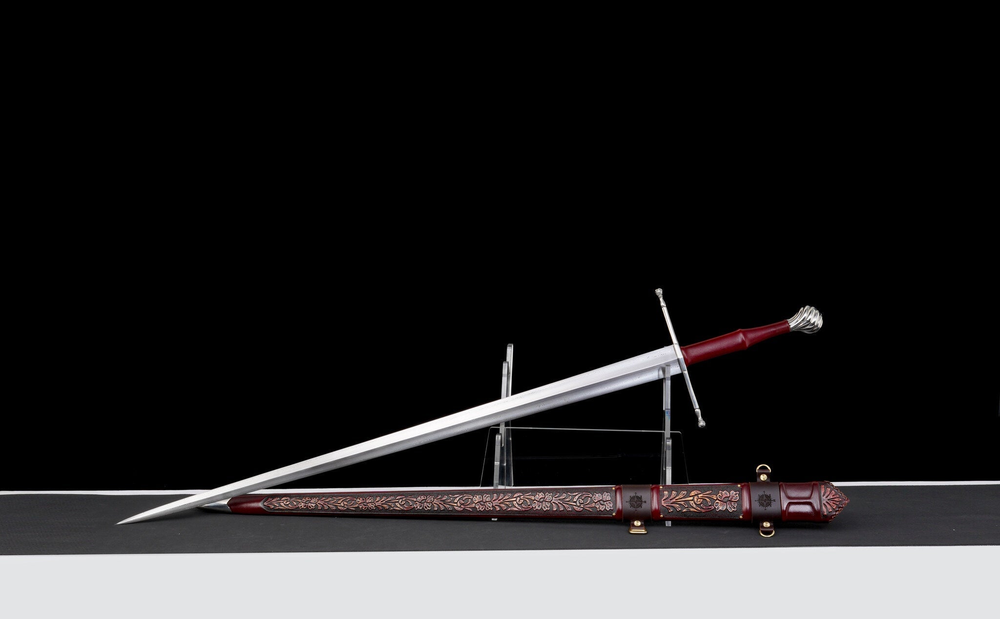 Crimson Lion Longsword – Damascus Steel – 49.6 in – detail 3