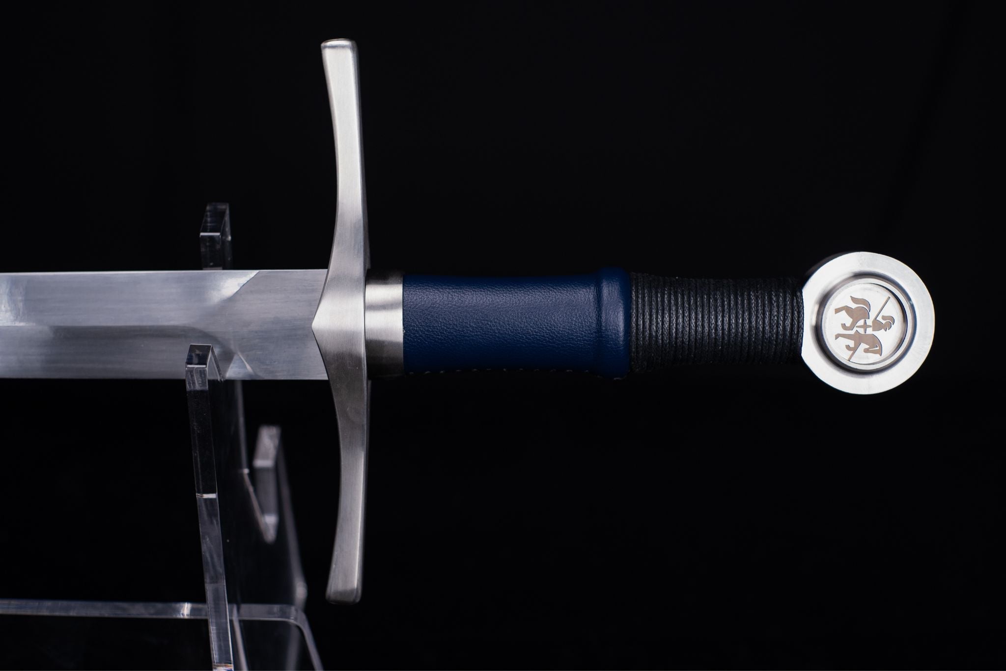 Azure Lion Longsword – Spring Steel – 37.8 in – detail 2
