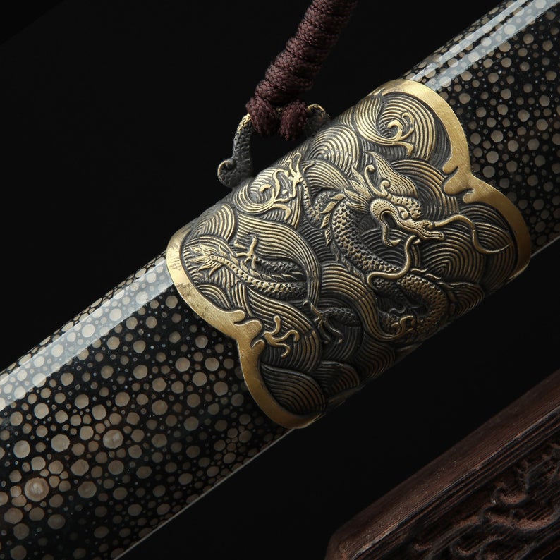 Véritables épées chinoises faites à la main de style dragon chinois avec fourreau noir 