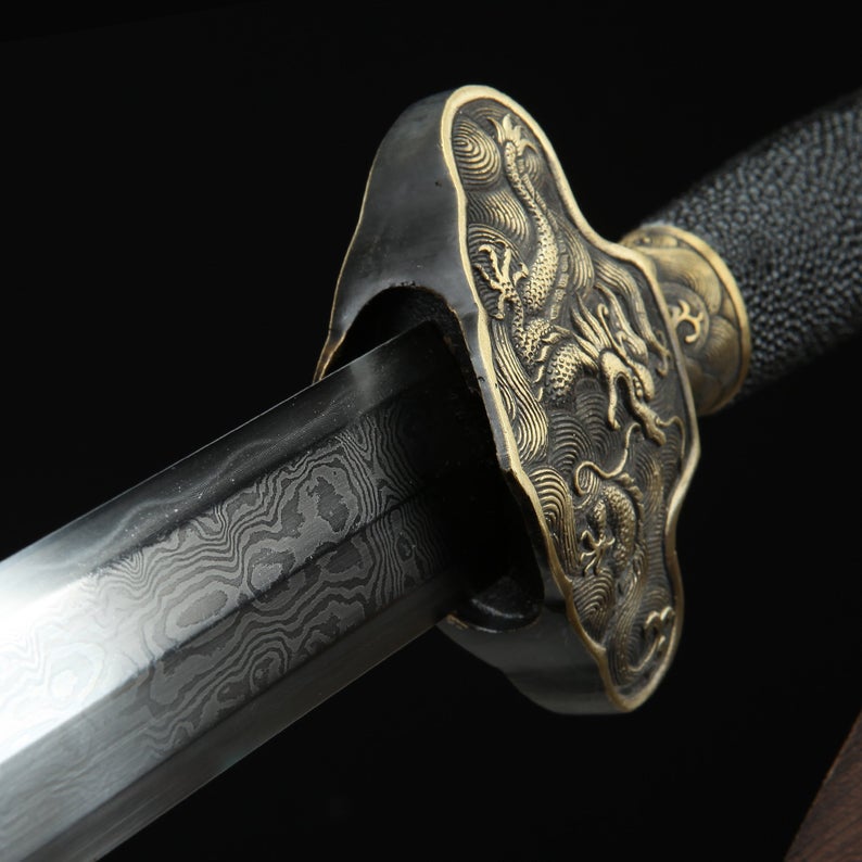 Véritables épées chinoises faites à la main de style dragon chinois avec fourreau noir 