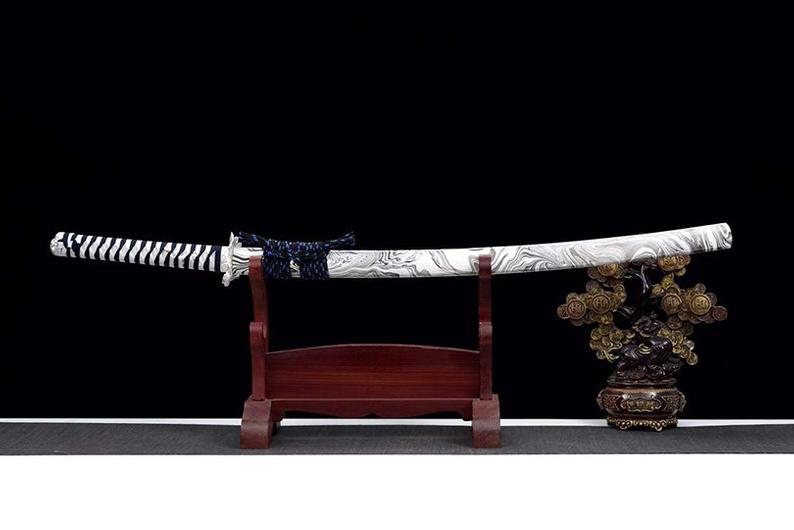 Épées de samouraï katana japonaises faites à la main, épée de haute qualité en acier à haute teneur en manganèse, lame rouge pleine soie, fourreau blanc 